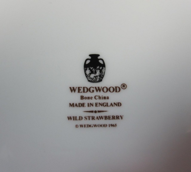 ウェッジウッドWedgwood ワイルドストロベリー 　２４ｃｍオーバルトレー　【ウェッジウッド廃盤品/個数限定】