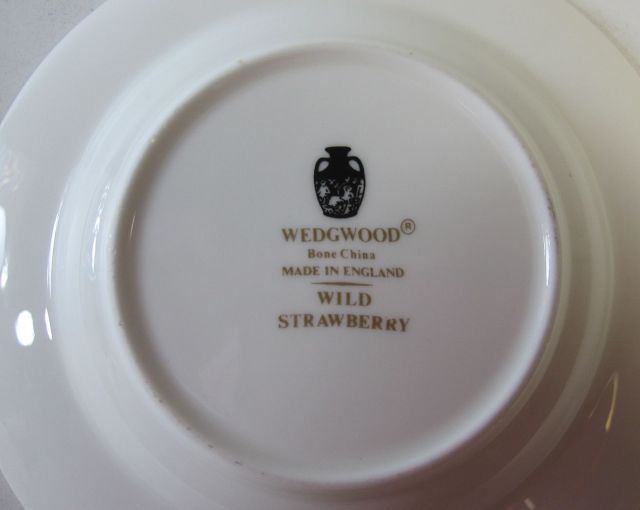ウェッジウッドWedgwood ワイルドストロベリー ラウンド アシュトレー　灰皿【ウェッジウッド廃盤品/個数限定】