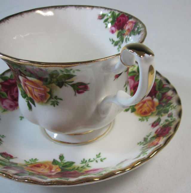 ロイヤルアルバート　ROYAL ALBERT　オールドカントリーローズ　ティーカップ＆ソーサー　英国製【ロイヤルアルバート廃盤品/個数限定】