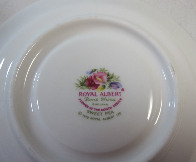 ロイヤルアルバート ROYAL ALBERT フラワーオブザマンスシリーズ ロイヤルアルバート ROYAL ALBERT フラワーオブザマンスシリーズ