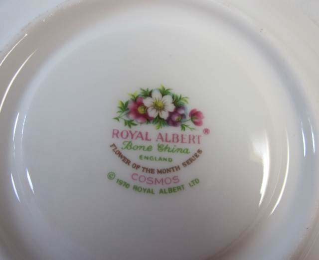 ロイヤルアルバート　ROYAL ALBERT　フラワーオブザマンスシリーズ　オクトーバー　ティーカップ＆ソーサー　コスモス　 英国製【ロイヤルアルバート廃盤品/個数限定】